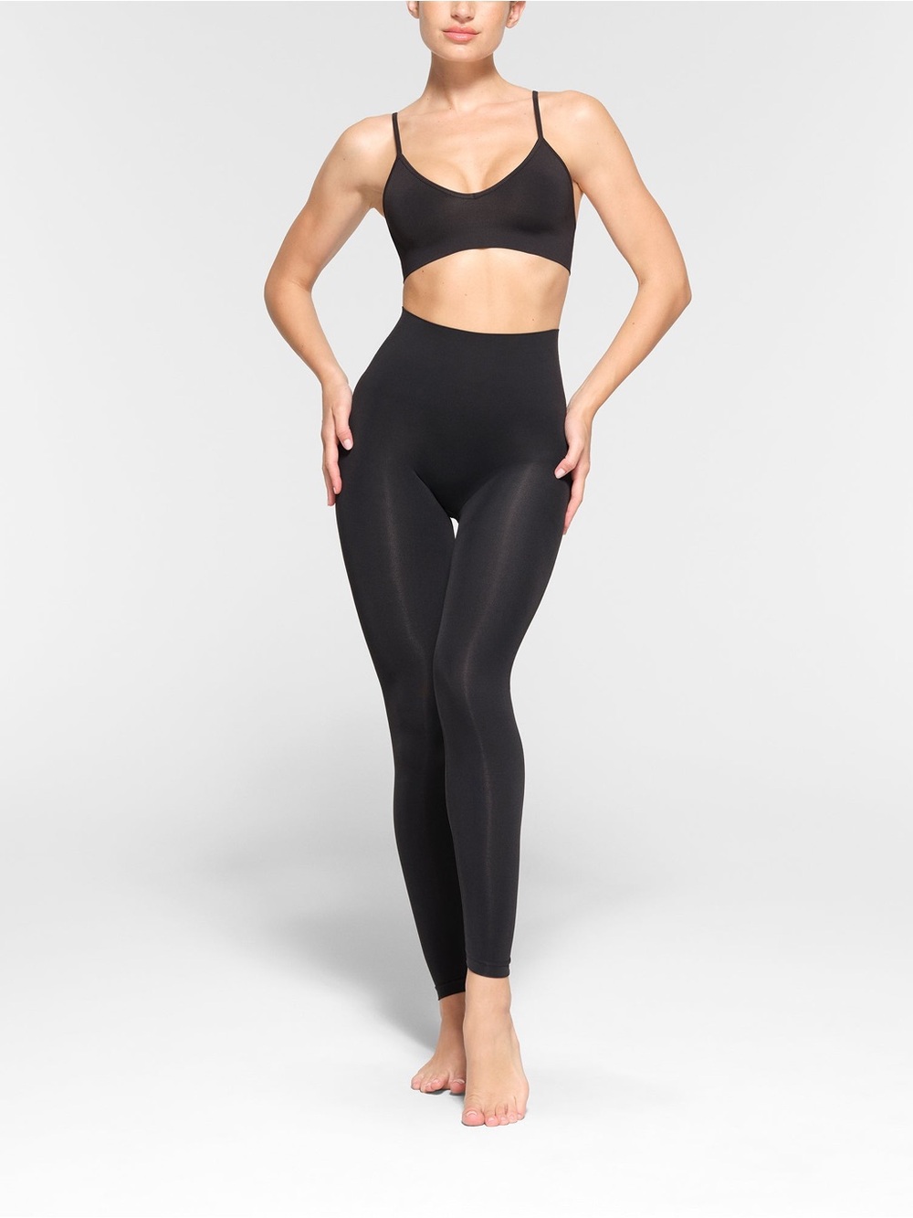 NWT SKIMS Soft Smoothing Seamless Legging in Eclipse Black - S
